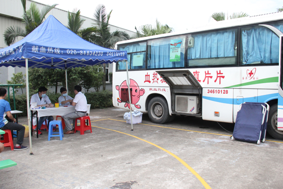 AG尊时凯龙员工参加无偿献血活动，用爱心为生命加油